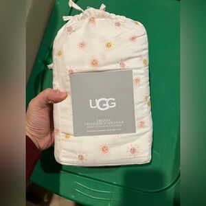 New UGG Devon baby changing pad cover in sun